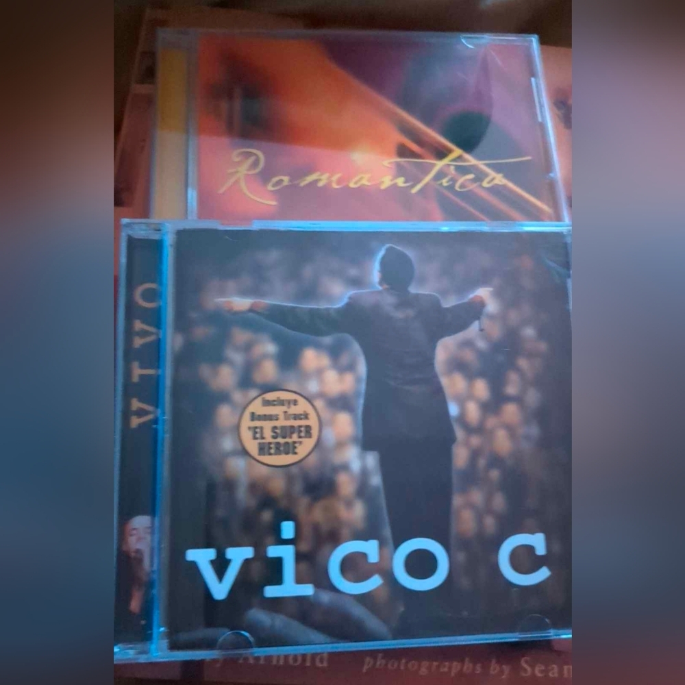 💿Two Spanish CD's (vico c & Romantica)
